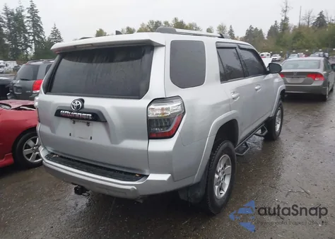 2016 Toyota 4Runner Trail z USA, uszkodzony, nr VIN JTEBU5JR3G5325211